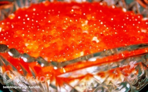 Новогодний салат с красной икрой Новогодний салат с красной икрой