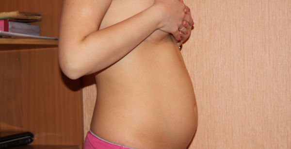 23 недели живот форум. Живот на 17 неделе. Беременный живот сверху. Живот на 18 неделе. Живот на 17 неделе беременности фото.