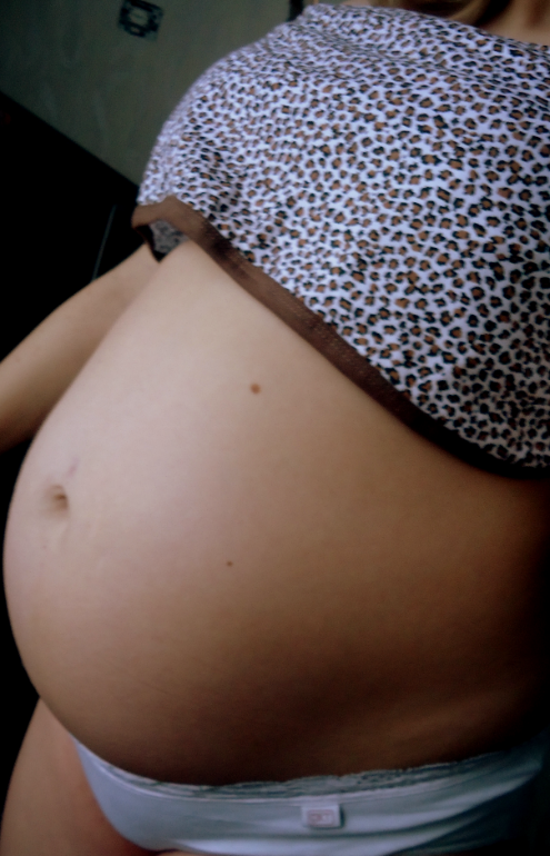 Беременность 34 2 недели. Гиперстимуляция живот. Квадратный животик у беременной. Беременный живот квадратный. Живот на 34 неделе на мальчика.