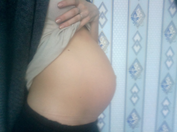 Живот на 27 неделе. Живот при беременности 27 недель. 27 Недель живот ходуном ходит. Капляры лопнула на животе беременность 27 недель. Воды на 27 неделе