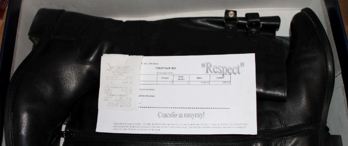 Сапоги Respect демисезон, верх: нат.кожа, внутри: шерсть, р.36, на узкую ножку. Сзади застежки на трех заклепках. Одеты пару раз, жмут. Цена при покупке 4380р., продаю за 2500 руб.