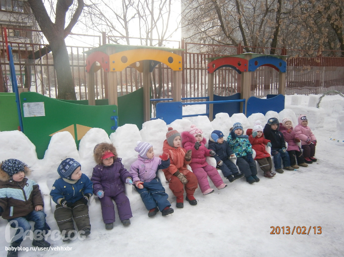 конкурс самый самый детский сад. конкурс шляпок в детском саду. медали девочкам по номинациям.