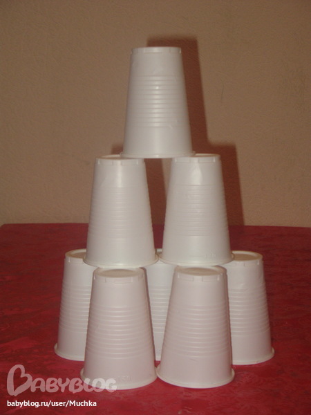 Башенки из стаканчиков. Пирамида из стаканчиков. Башня из стаканчиков пластиковых. Башня из стаканчиков. Пирамидка набор стаканчиков.