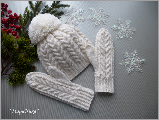 Шапка и варежки. Комплект шапка с варежками узорные. Вязаная шапка и варежки в комплекте. Шапка шарф варежки. Комплект шапка варежки спицами.
