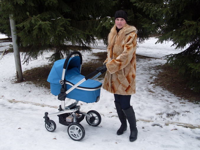 Прогулка с коляской зимой. Коляска прогулочная зима большие. Коляска прогулочная зима большие. Коляска прогулочная зима большие. Польская прогулочная коляска с надувными колесами maked tolo.