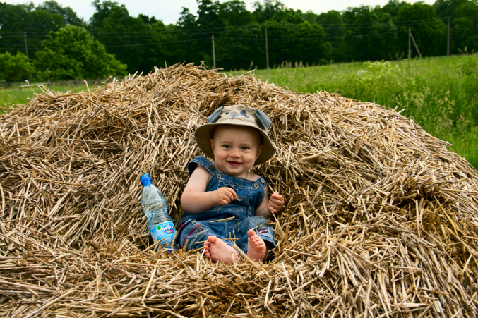 деревню к бабушке отправлять. летом в деревне у бабушки. детство в деревне. бабушка и дедушка в деревне. бабушка в деревне.