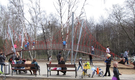 Загадочные фигуры в парке Кузьминки
