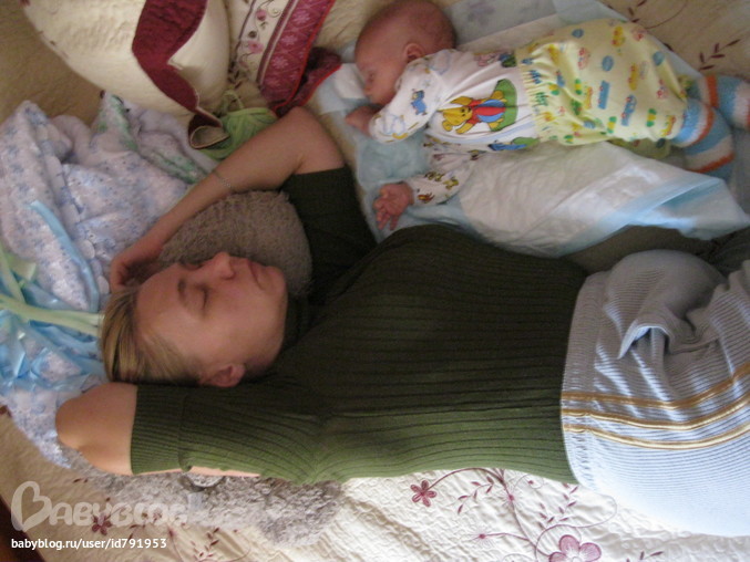 Русские зрелые спящие мамы. Мама спала. Младшая сестра уснула. Старшая сестра уснула.